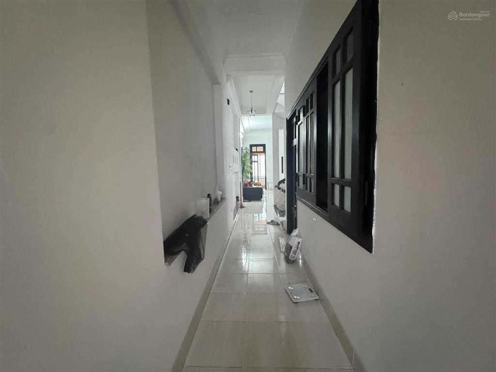 Cho thuê nhà trục ngay trần bạch đằng nối dài thông ra hồ nghinh
dt 100m x 3 tầng
3 phòng