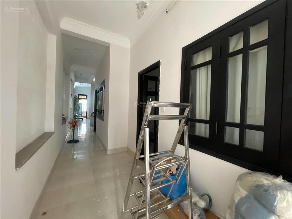 Cho thuê nhà trục ngay trần bạch đằng nối dài thông ra hồ nghinh
dt 100m x 3 tầng
3 phòng