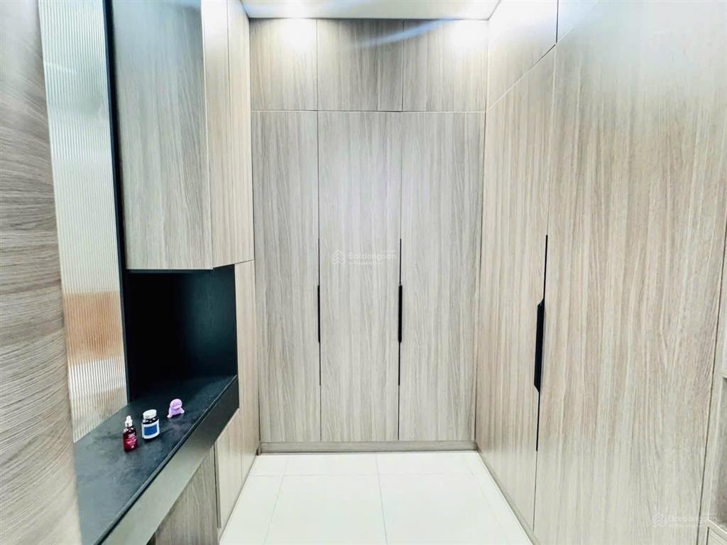 Cho thuê nhà 2 tầng mt hòa cường, gần ngay đường 30 tháng 4, diện tích 105m/tầng tổng khoả