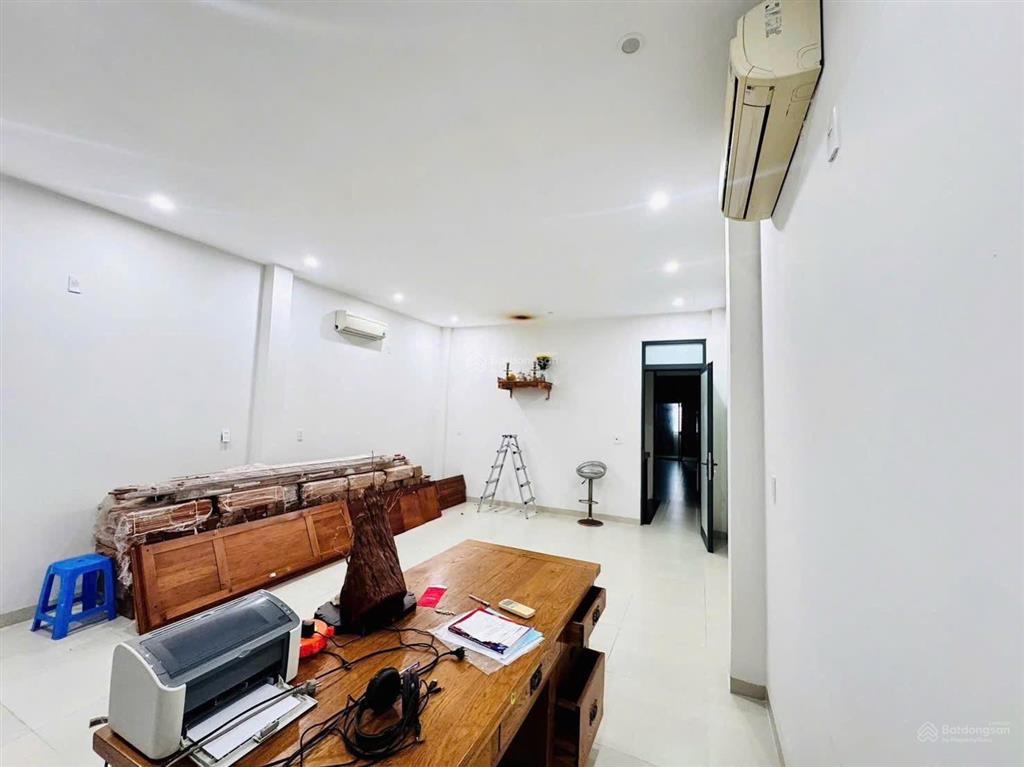 Cho thuê nhà 2 tầng mt hòa cường, gần ngay đường 30 tháng 4, diện tích 105m/tầng tổng khoả