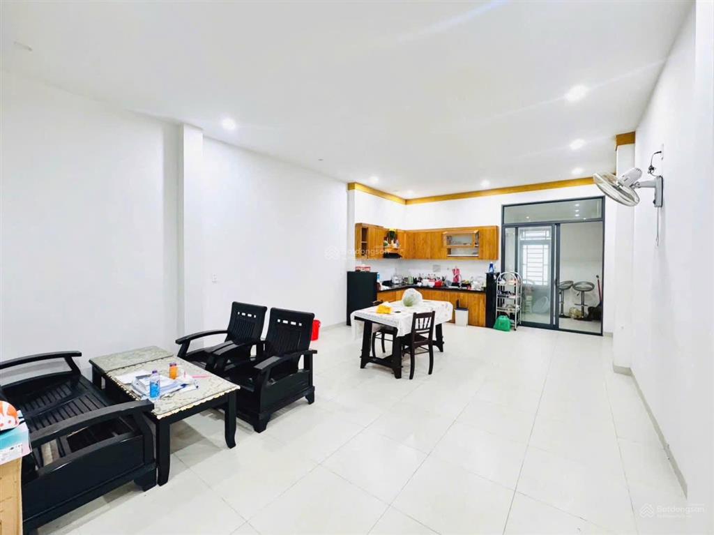 Cho thuê nhà 2 tầng mt hòa cường, gần ngay đường 30 tháng 4, diện tích 105m/tầng tổng khoả