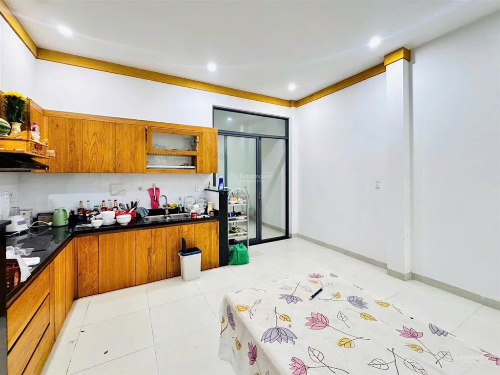 Cho thuê nhà 2 tầng mt hòa cường, gần ngay đường 30 tháng 4, diện tích 105m/tầng tổng khoả
