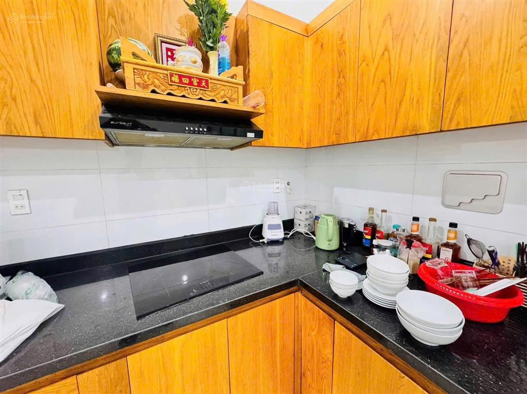 Cho thuê nhà 2 tầng mt hòa cường, gần ngay đường 30 tháng 4, diện tích 105m/tầng tổng khoả