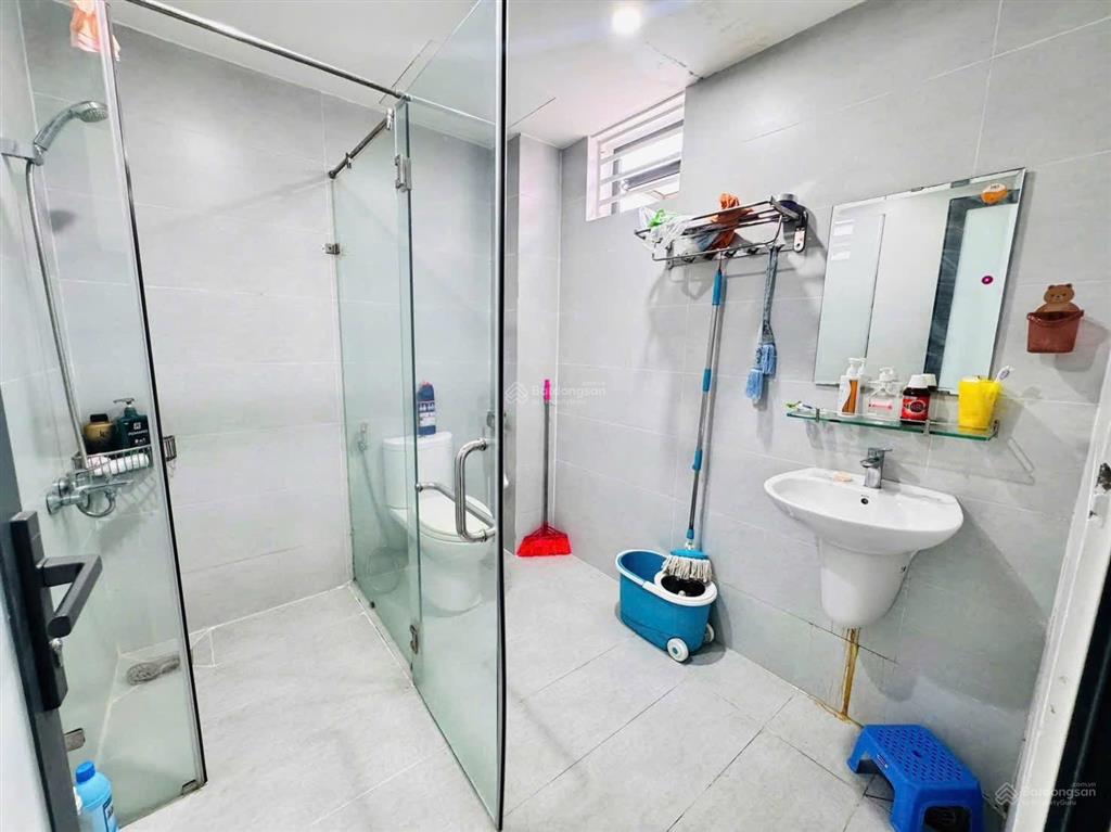 Cho thuê nhà 2 tầng mt hòa cường, gần ngay đường 30 tháng 4, diện tích 105m/tầng tổng khoả