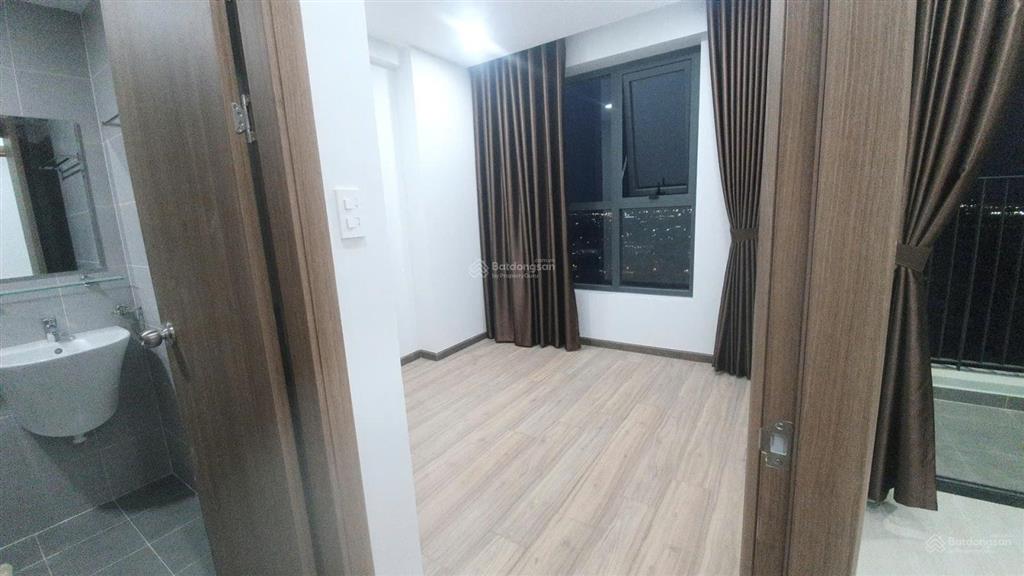 Bán căn hộ 2pn 2wc góc 47,8 m2 bcons plaza tầng cao, giá 2 tỷ 290 triệu, sổ sẵn sang tên ngay
