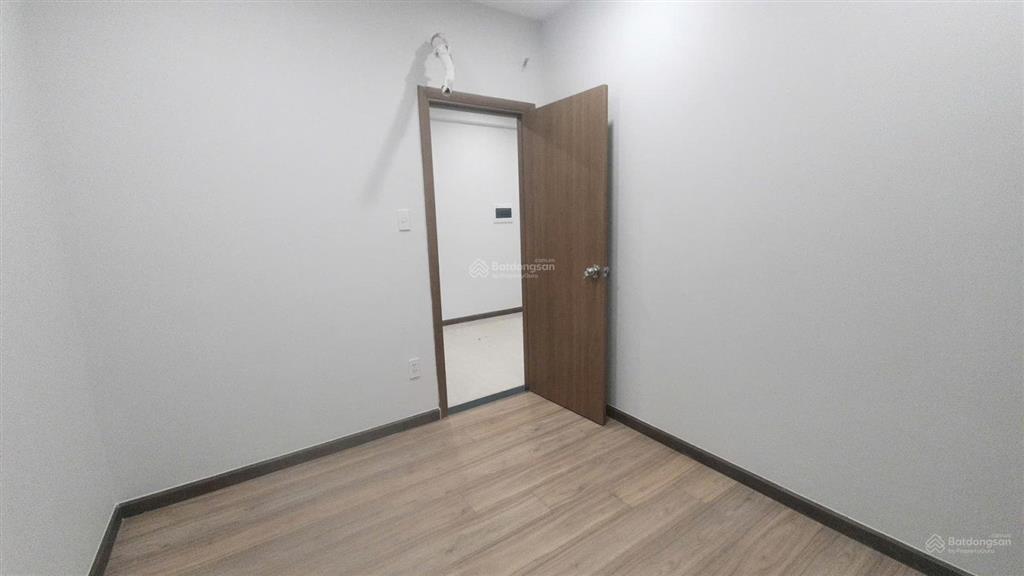 Bán căn hộ 2pn 2wc góc 47,8 m2 bcons plaza tầng cao, giá 2 tỷ 290 triệu, sổ sẵn sang tên ngay
