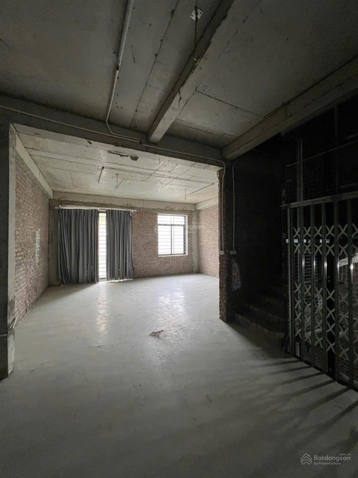 Chính chủ cho thuê 120m2 khu c có sẵn thang tời, điện nước giá 13tr/tháng