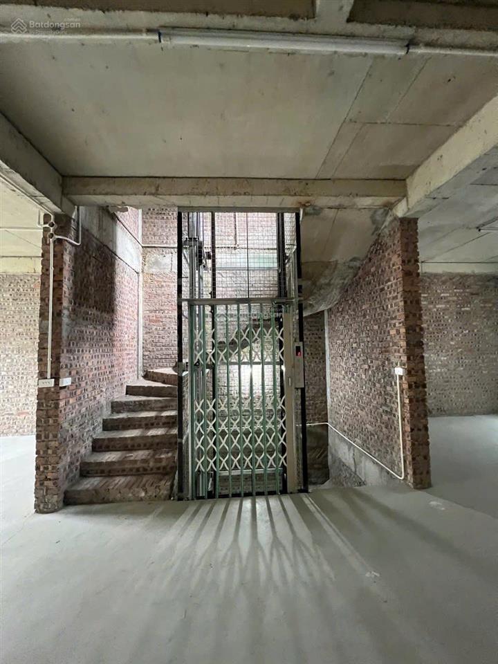 Chính chủ cho thuê 120m2 khu c có sẵn thang tời, điện nước giá 13tr/tháng