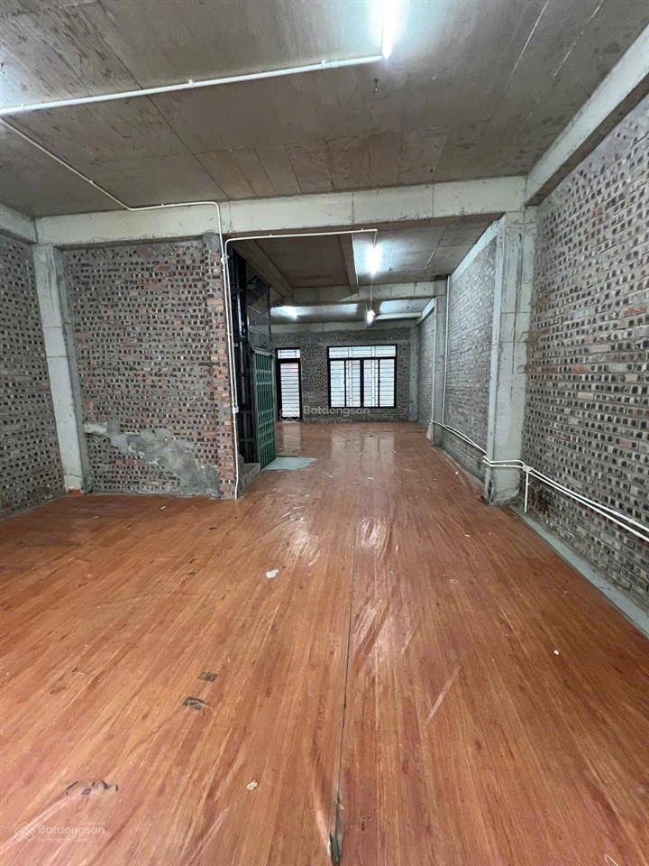 Chính chủ cho thuê 120m2 khu c có sẵn thang tời, điện nước giá 13tr/tháng