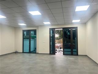 Cho thuê nguyên căn 160m² nhà hoàn thiện full thang máy điều hoà tại khu c geleximco.  096297795