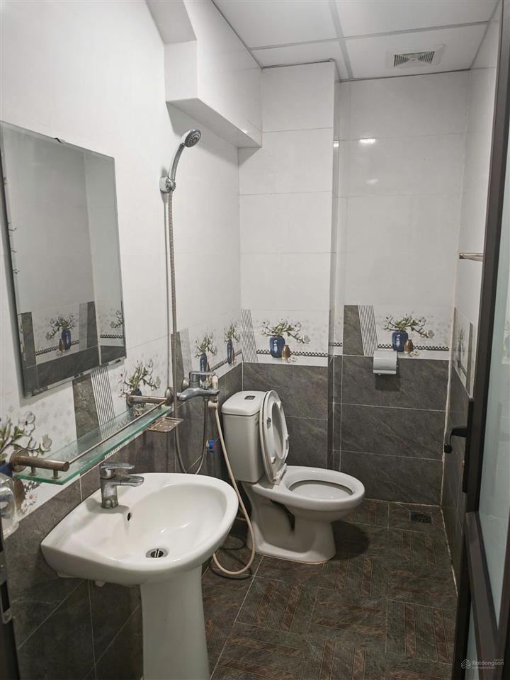 Cho thuê nhà hoàn thiện nguyên căn giá 26tr/tháng  0962 297 ***