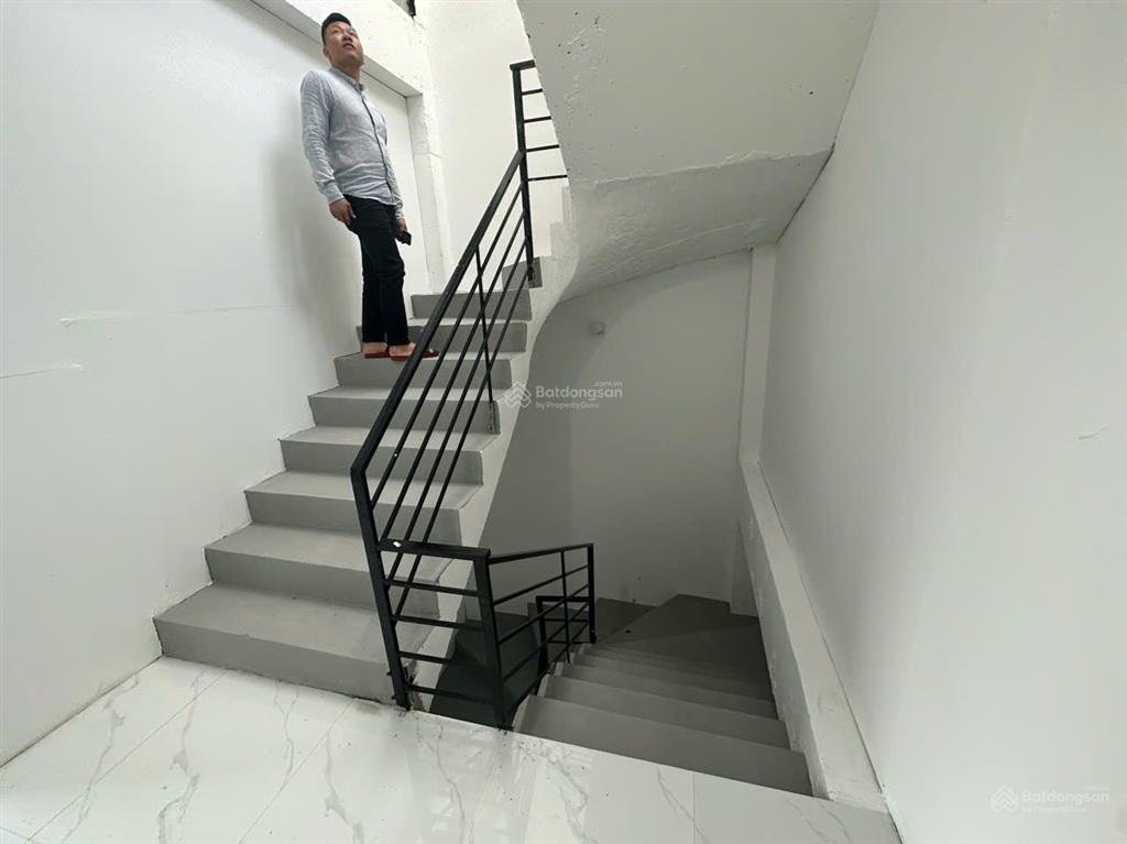 Cho thuê nhà nguyên căn hoàn thiện 4 tầng giá chỉ 18tr/tháng ở khu đô thị geleximco  lê trọng tấn