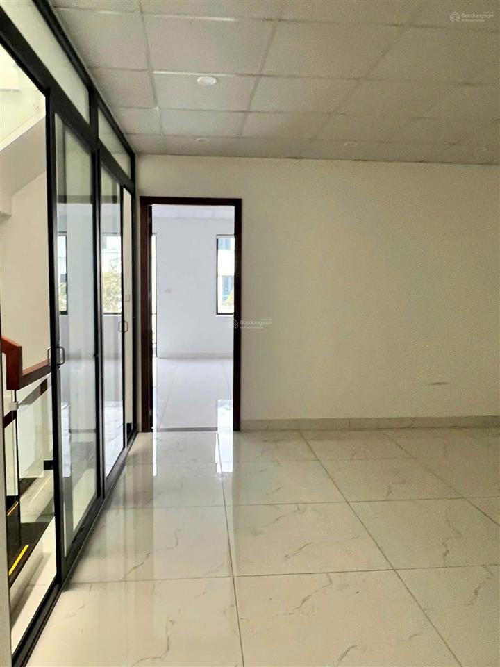 Cho thuê nhà khu d geleximco giá siêu rẻ, hoàn thiện 4 tầng có điều hòa, giá chỉ 25tr/tháng