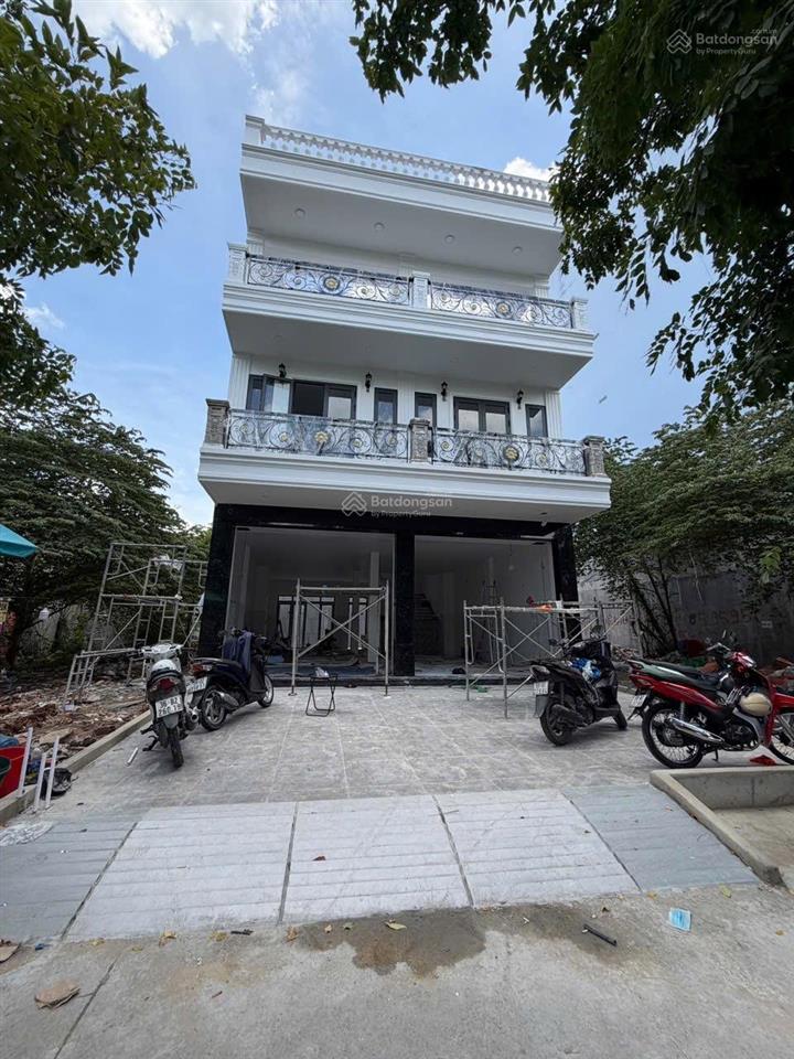 Cho thuê nhà mặt tiền kinh doanh mới xây xong 8x20m 2 lầu