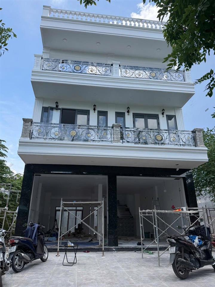 Cho thuê nhà mặt tiền kinh doanh mới xây xong 8x20m 2 lầu