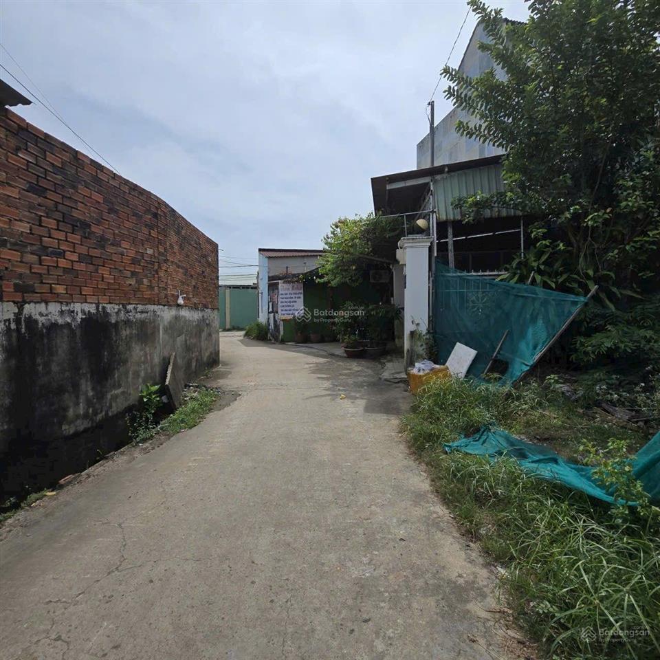 Bán nhà cấp 4, mt đường số 5, đối diện hoa viên 979, công nhận 250m2, ngay vinhomes, vành đai 3