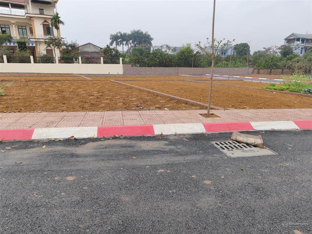 Chính chủ bán lô đất 100m2 full thổ cư, mặt tiền rộng 7m, đất vuông đẹp, xây dựng tự do