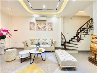 Nhà Thang Máy||*6 Tầng- 42m2*14.9 tỷ- MT 5.5m- Ngõ Thịnh Quang- Quận Đống Đa.