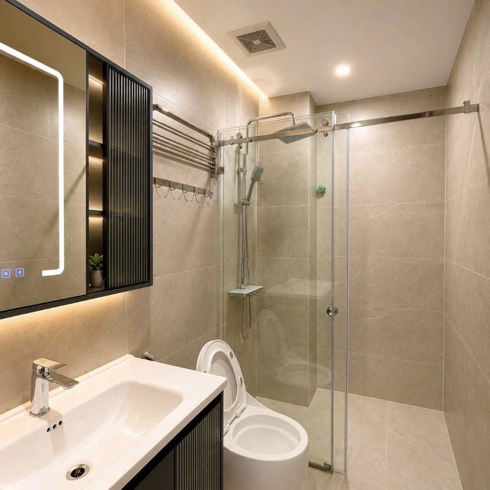 Nhà mới 40m2*7T- 16.8 tỷ- Gara thang máy- Full nội thất- Ngõ thông 30m ra mặt phố Hoàng Văn Thái- Phường Phương Mai