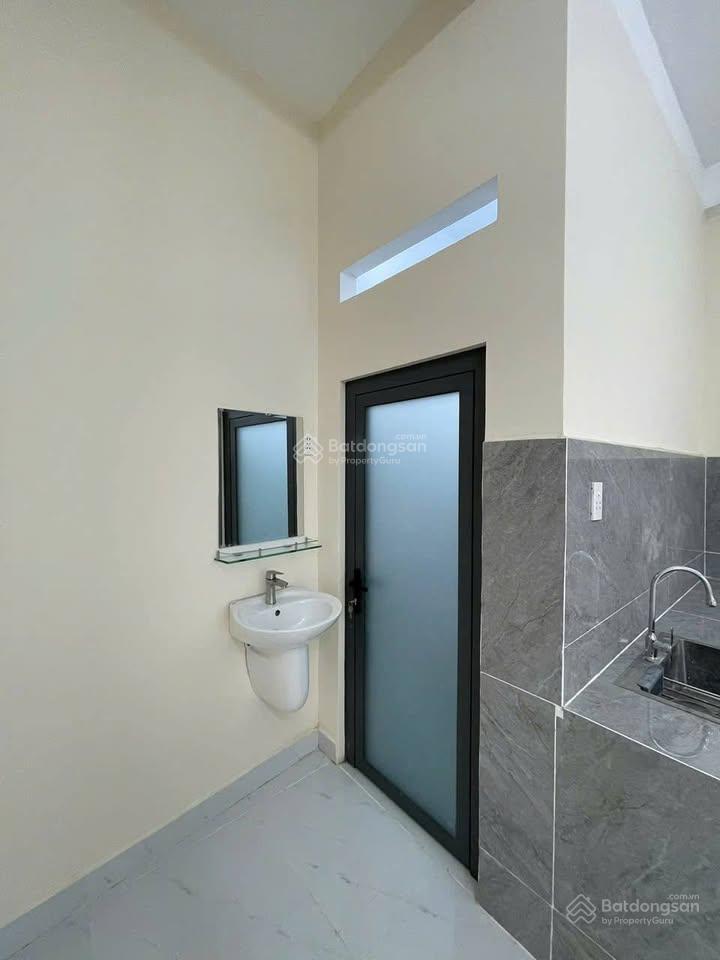 Nhà hẻm 4m khuôn việt cách mt 1 căn, dt 4x16 2 tầng 3pn 3wc mới cứng giá 5.6 tỷ