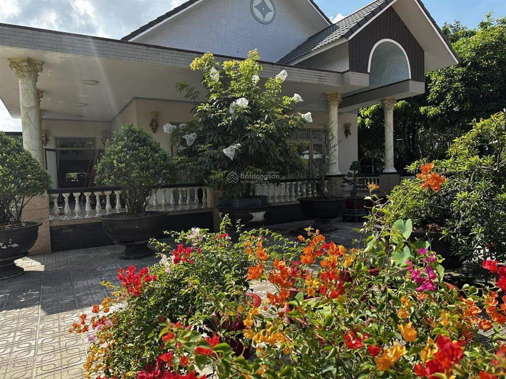 Chính chủ bán biệt thự nhà vườn 6500m2 gồm 2000m2 thổ cư 50x130m, giá chỉ 20 tỷ