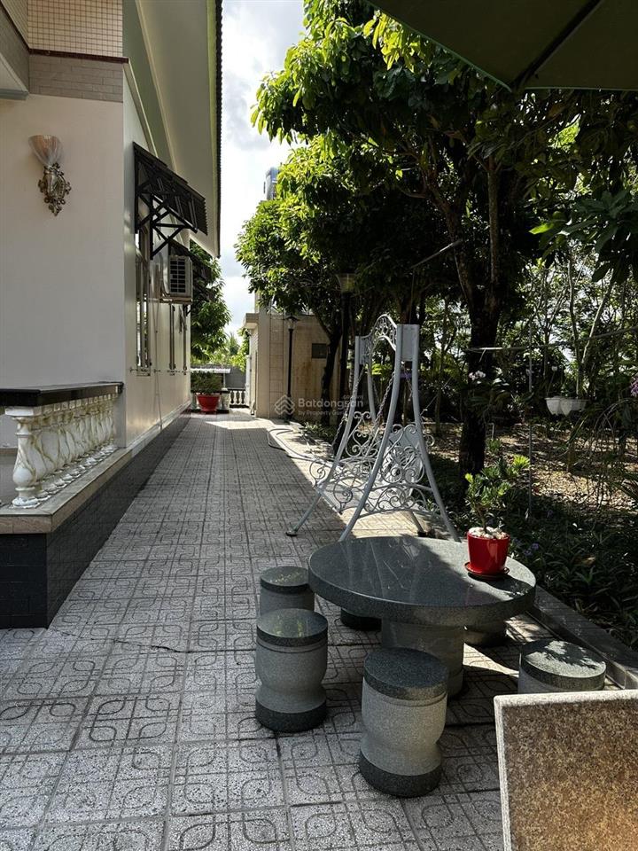 Chính chủ bán biệt thự nhà vườn 6500m2 gồm 2000m2 thổ cư 50x130m, giá chỉ 20 tỷ