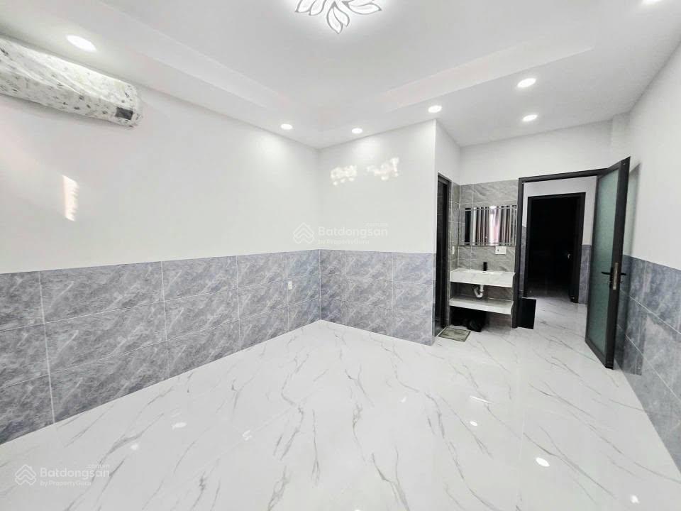 Gấp bán, nhà hẻm 6m hòa bình 4x19m cn 75m2 sổ vuông a4 2 tầng 3pn 3wc giá 5.8 tỷ