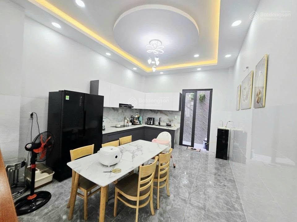 Gấp bán, nhà hẻm 6m hòa bình 4x19m cn 75m2 sổ vuông a4 2 tầng 3pn 3wc giá 5.8 tỷ