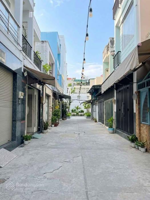 Bán nhà hẻm thông xe hơi phú thọ hòa 4x13m2 3 tầng st mới giá 6,5 tỷ