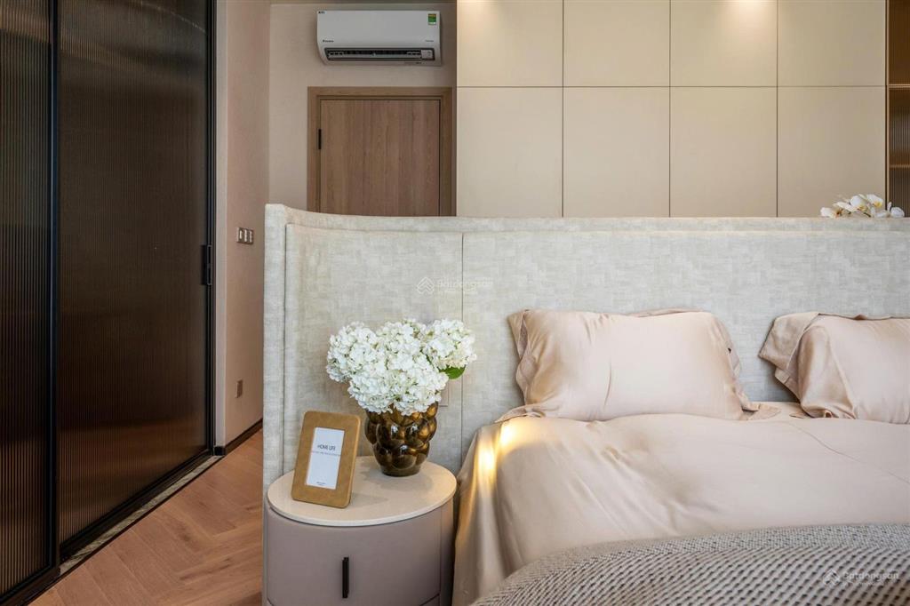 Bán biệt thự gần quận 1  giá 25 tỷ. dt đất 200m2 (10x20) xd đầy đủ nội thất cao cấp mới tinh