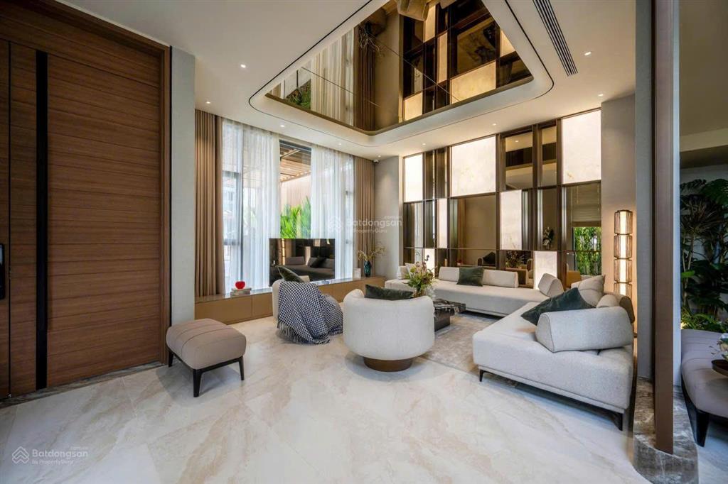 Bán biệt thự gần quận 1  giá 25 tỷ. dt đất 200m2 (10x20) xd đầy đủ nội thất cao cấp mới tinh