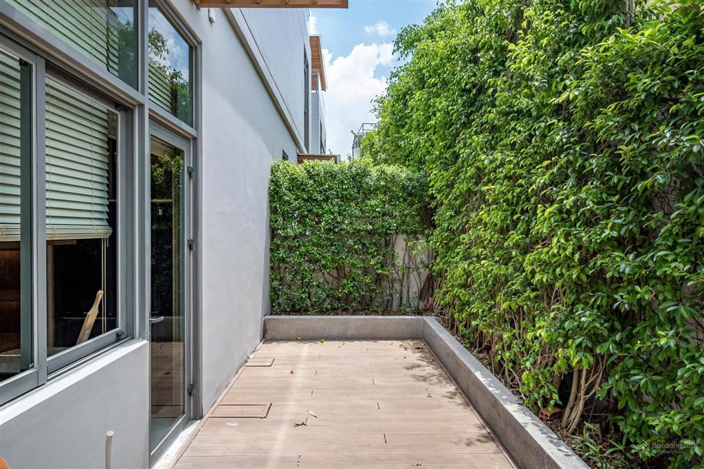 Bán biệt thự gần quận 1  giá 25 tỷ. dt đất 200m2 (10x20) xd đầy đủ nội thất cao cấp mới tinh