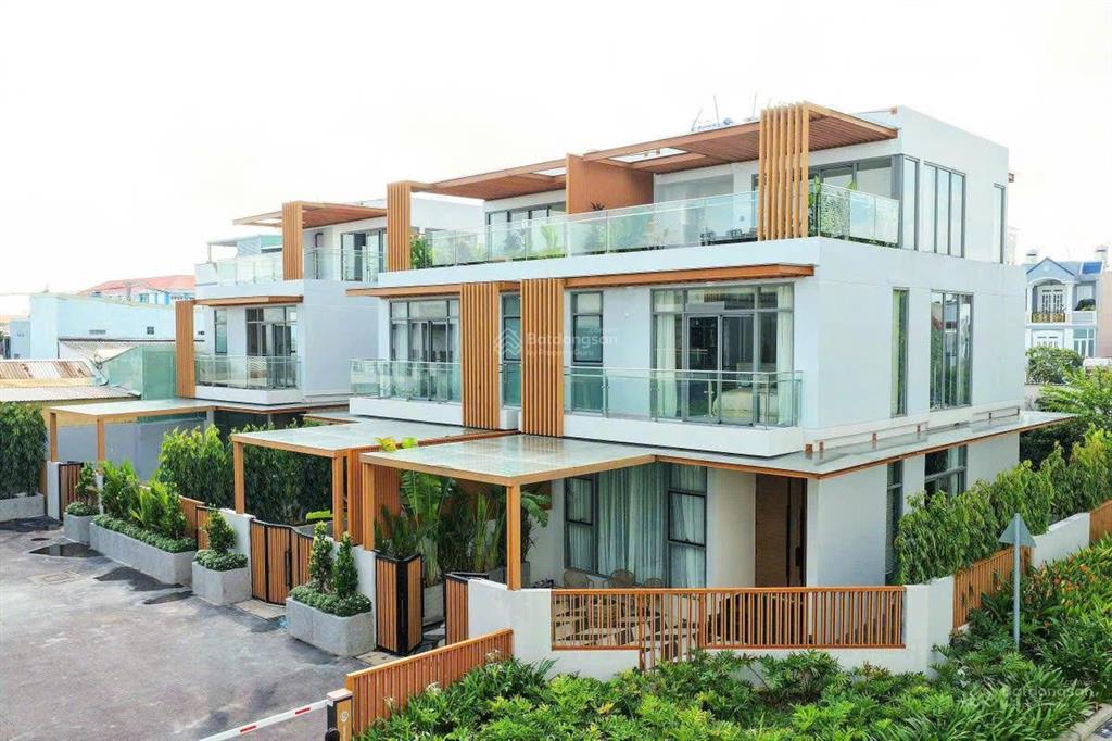 Bán biệt thự gần quận 1, dt đất 208m2 3 tầng khu compound cao cấp giá 28 tỷ vào ở ngay