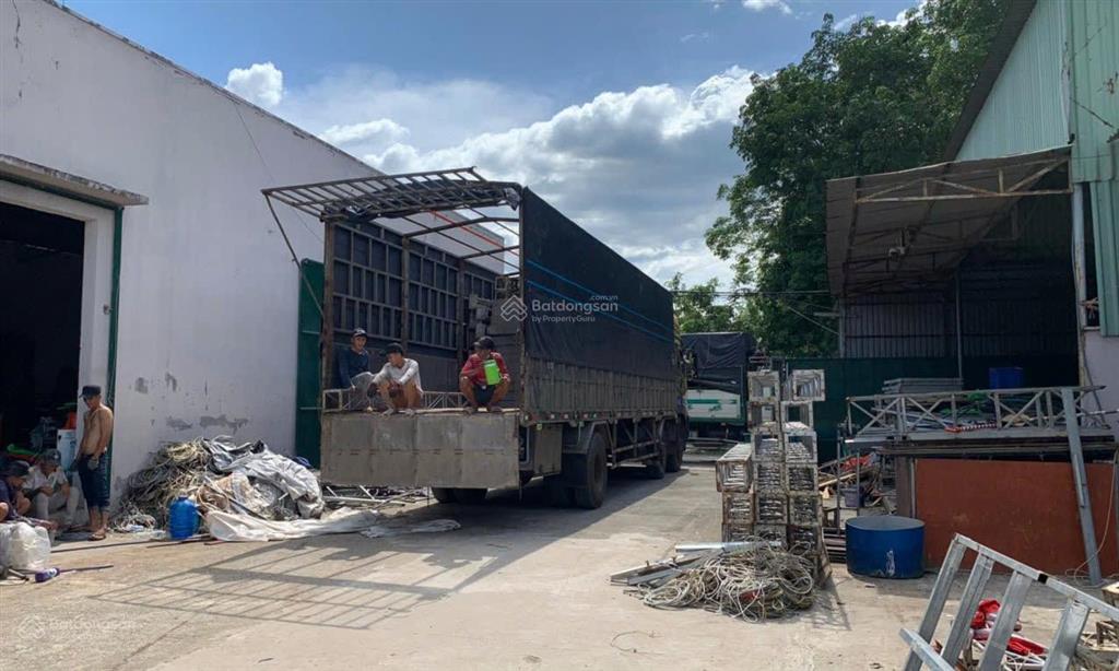 Bán kho xưởng diện tích 1.110m2 tại củ chi, đường vô 12m, mặt tiền 30m, thổ cư 300m2