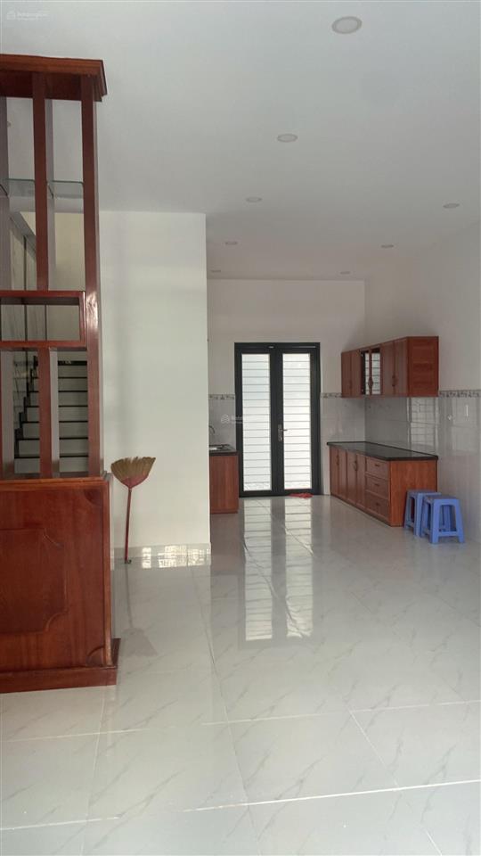 Kẹt tiền bán nhà mặt tiền chợ đầu mối thủ đức. 1 trệt 3 lầu  8,5 tỷ sổ riêng