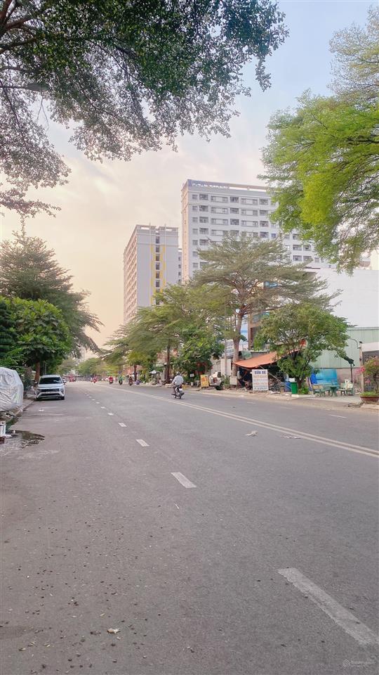Kẹt tiền bán nhà mặt tiền chợ đầu mối thủ đức. 1 trệt 3 lầu  8,5 tỷ sổ riêng