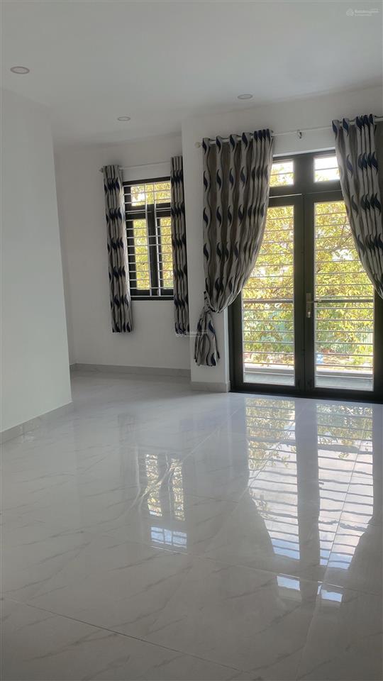 Kẹt tiền bán nhà mặt tiền chợ đầu mối thủ đức. 1 trệt 3 lầu  8,5 tỷ sổ riêng