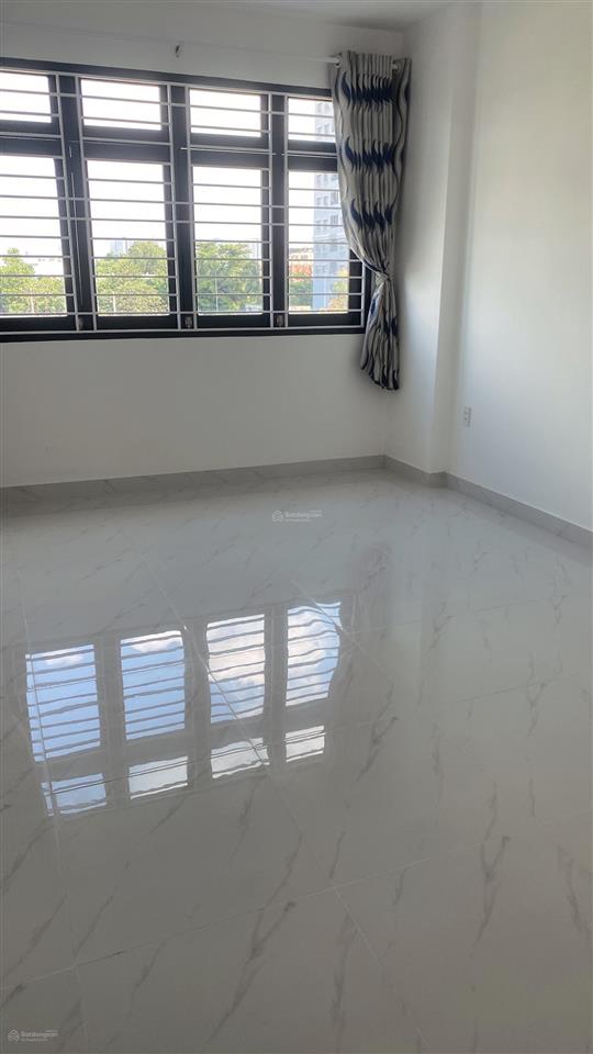 Kẹt tiền bán nhà mặt tiền chợ đầu mối thủ đức. 1 trệt 3 lầu  8,5 tỷ sổ riêng