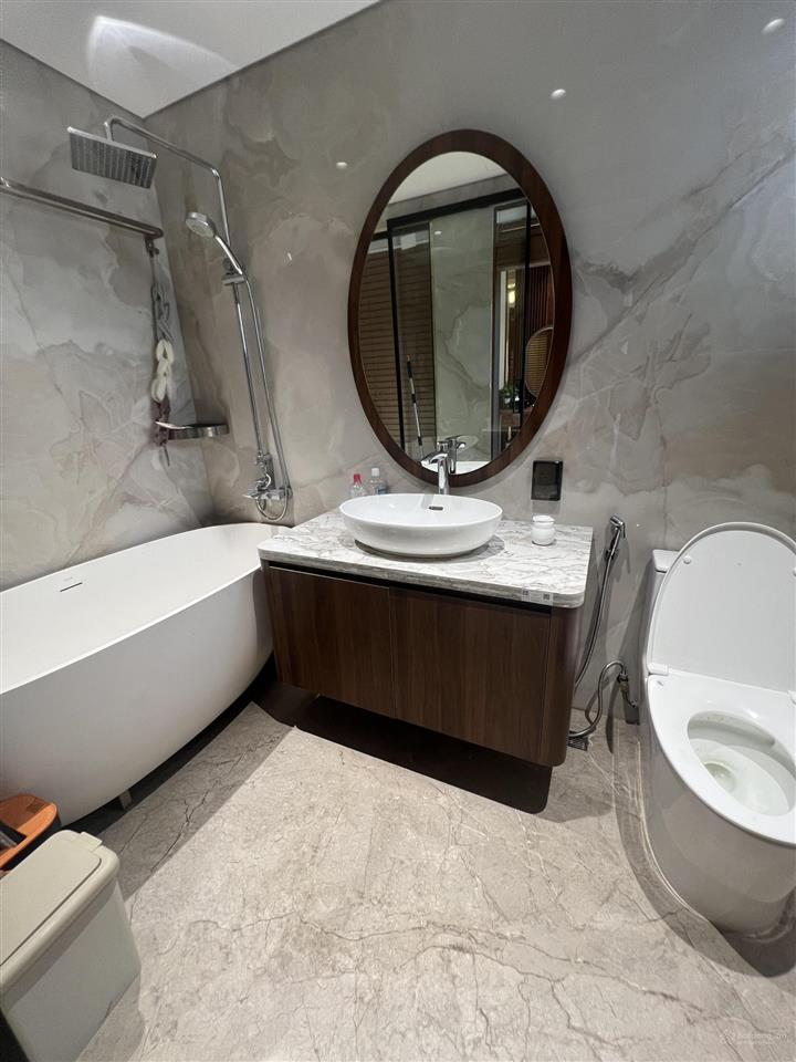 Nhà đẹp! căn hộ 3 phòng ngủ cần cho thuê 110m2. nội thất 5*. giá 18 triệu/th