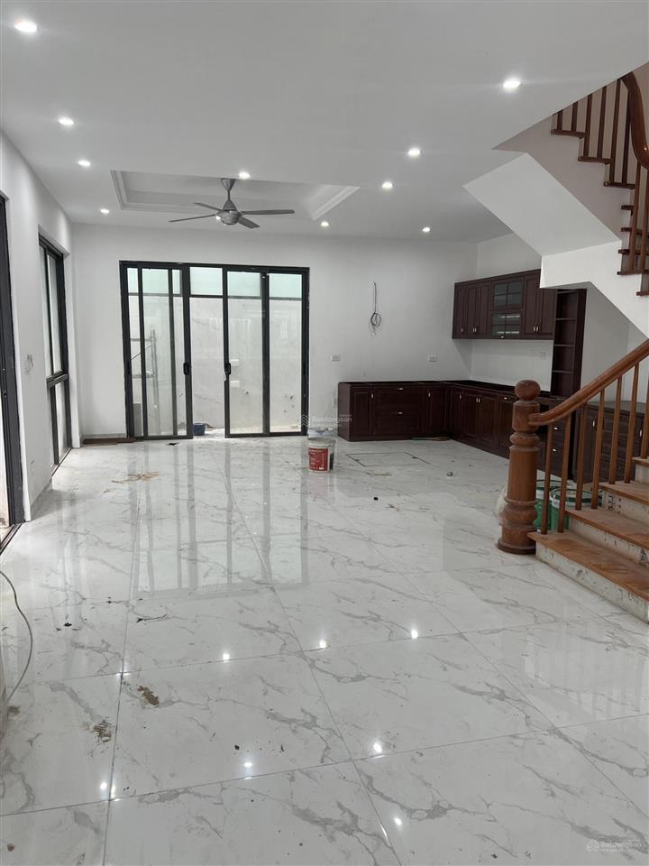 Chính chủ cho thuê căn góc sân vườn. 120 m2. mới tinh, vừa hoàn thiện xong