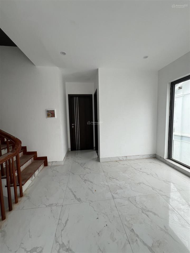 Chính chủ cho thuê căn góc sân vườn. 120 m2. mới tinh, vừa hoàn thiện xong