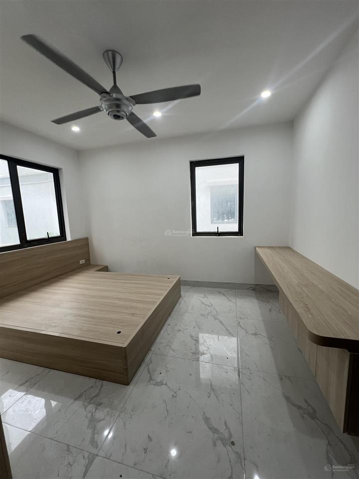Chính chủ cho thuê căn góc sân vườn. 120 m2. mới tinh, vừa hoàn thiện xong