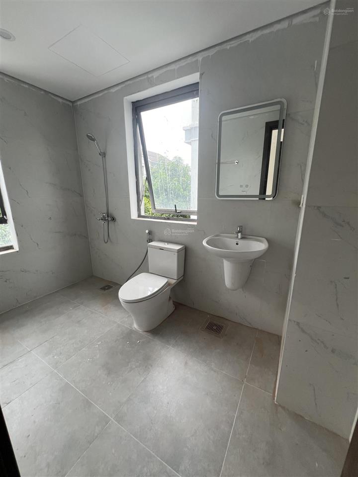 Chính chủ cho thuê căn góc sân vườn. 120 m2. mới tinh, vừa hoàn thiện xong