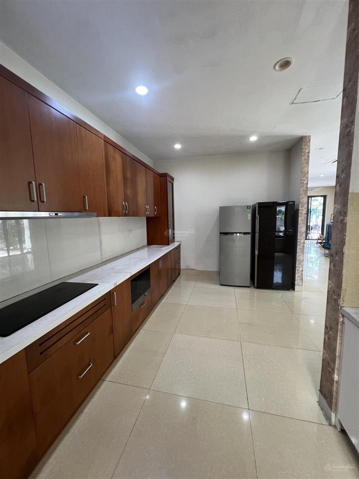 Chính chủ cho thuê biệt thự gamuda. 300 m2/3 tầng giá 30 triệu. đủ đồ