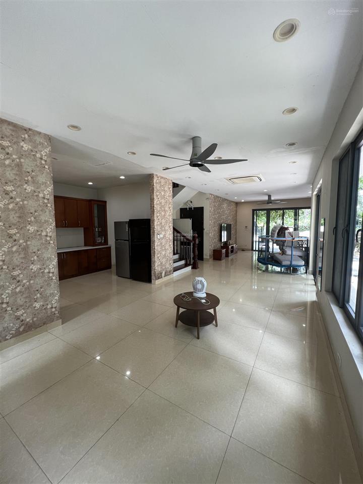 Chính chủ cho thuê biệt thự gamuda. 300 m2/3 tầng giá 30 triệu. đủ đồ