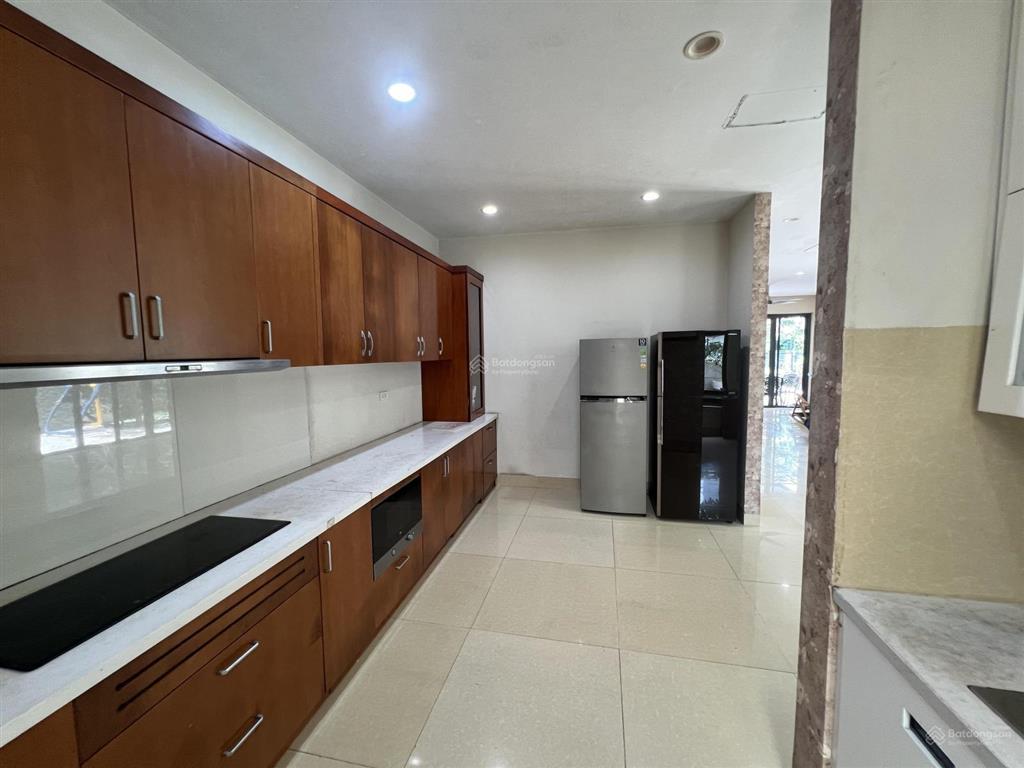 Chính chủ cho thuê biệt thự gamuda. 300 m2/3 tầng giá 30 triệu. đủ đồ