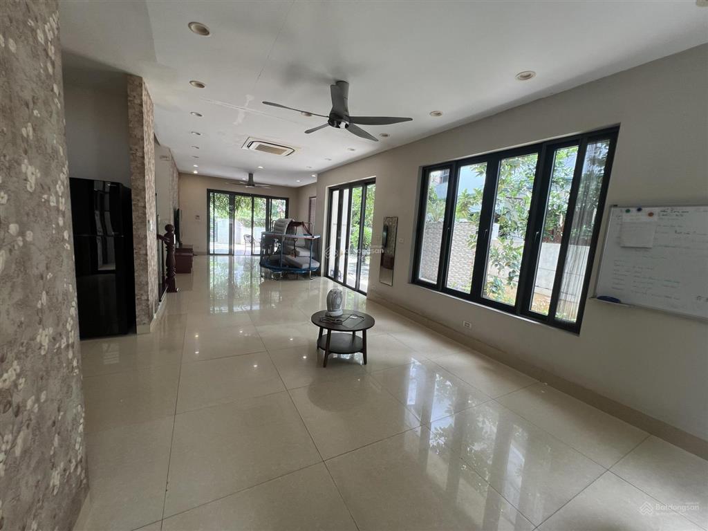 Chính chủ cho thuê biệt thự gamuda. 300 m2/3 tầng giá 30 triệu. đủ đồ