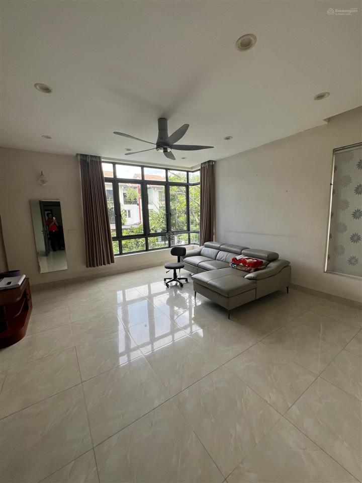 Chính chủ cho thuê biệt thự gamuda. 300 m2/3 tầng giá 30 triệu. đủ đồ