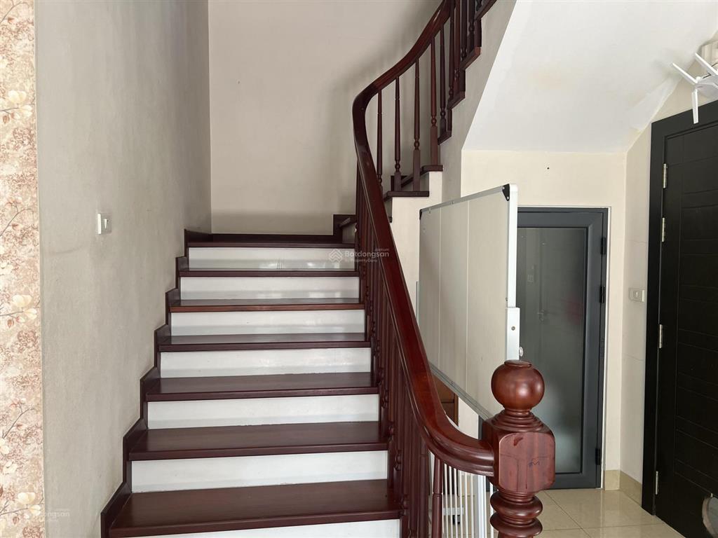 Chính chủ cho thuê biệt thự gamuda. 300 m2/3 tầng giá 30 triệu. đủ đồ