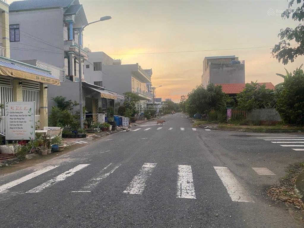 Kdc thái sơn t&t nền liên ấp đối diên kcn đường lớn 30m giá ngộp chỉ 2ty8. dt 100m2. sổ hồng